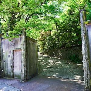 THE SODOH HIGASHIYAMA KYOTO（ザ ソウドウ 東山京都）  正門ををくぐると非日常空間が広がる。