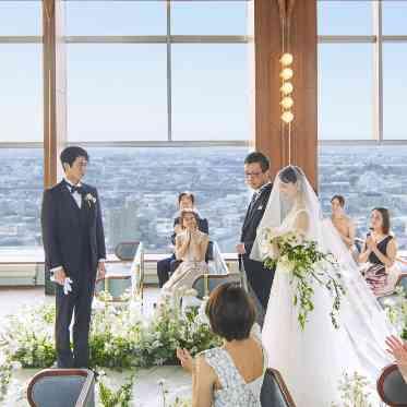 THE MARK GRAND HOTEL 宗教色のないチャペルでは生演奏の中、キリスト教式も人前式も叶う