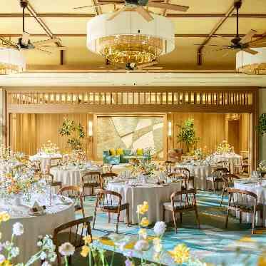 THE MARK GRAND HOTEL ホテルとは思えない木目と緑の調和が美しい