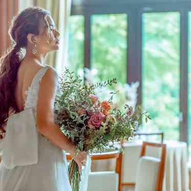 musee yotsuike(ミュゼ四ツ池) シックで大人な空間に映えるウェディングドレス