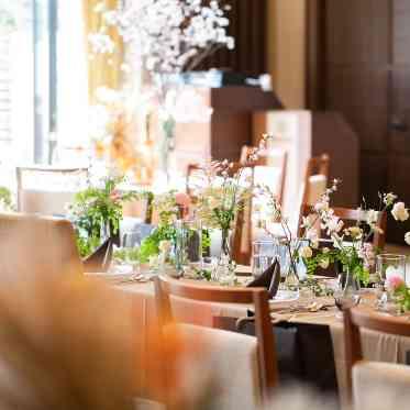 musee yotsuike(ミュゼ四ツ池) おふたりを囲んで距離の近い会食スタイルのパーティーが実現