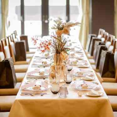 musee yotsuike(ミュゼ四ツ池) おふたりを囲んで距離の近い会食スタイルのパーティーが実現