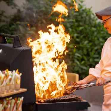 musee yotsuike(ミュゼ四ツ池) シェフがその場で調理を。臨場感のある演出も