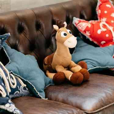 WOLFGANG・PUCK(ウルフギャング・パック) アンティークレザーのソファーでお二人もゆったり♪