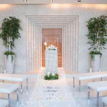 WOLFGANG・PUCK(ウルフギャング・パック) レストラン内のチャペル。
白を基調とした温かみのある雰囲気が
家族婚にぴったり☆