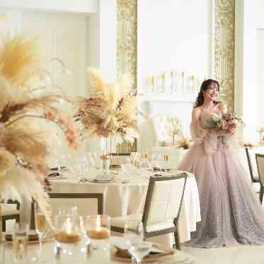 CELESTE（セレスト） 優雅に微笑む、祝福の光に包まれた花嫁