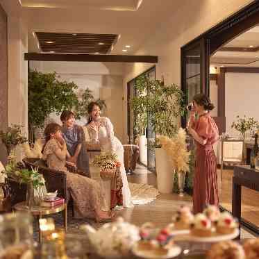 CELESTE(セレスト) 笑顔があふれる、リラックスしたアフターパーティシーン