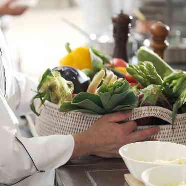 ルシアスガーデン 素材の味を最大限に引き出し、見た目・香り・風味まで五感で味わう楽しさをお届けしま