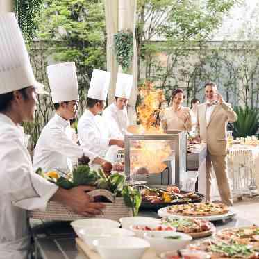 ルシアスガーデン 空間の心地良さに加え、調理演出など迫力満点のオリジナル演出に誰もが心を躍らせる