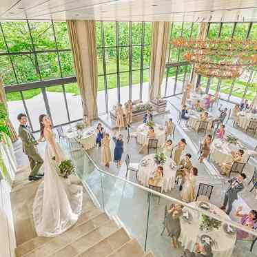 ザ・リバーサイドテラス広島ツリーズスクエア 緑と空に囲まれたナチュラルな披露宴会場【ヴェール】