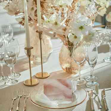 ザ・リバーサイドテラス広島ツリーズスクエア 白基調の会場だからこそコーディネートが自由に再現可能♪