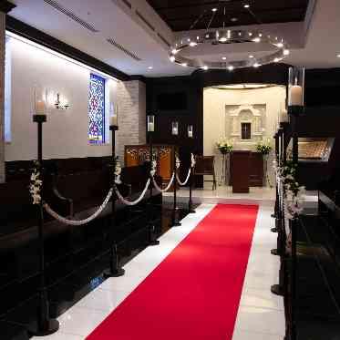 ホテルモントレ銀座 赤いバージンロードにも変更可◎
おふたり好みで雰囲気変えられる