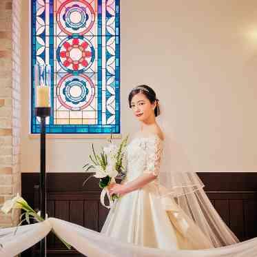 ホテルモントレ銀座 ステンドグラスをバックに