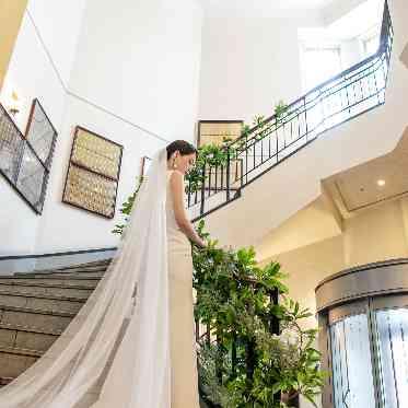 ホテルモントレ銀座 窓からの明るい日差しでソロカットも素敵なワンショットに