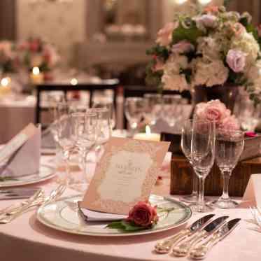 ホテルモントレ銀座 ペーパーアイテムのピンク色もニュアンスカラーで大人っぽく