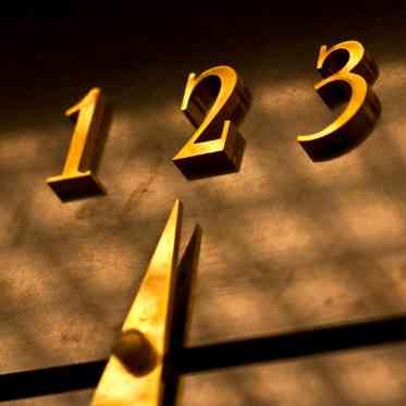 エレベーターの内部の階数表示もアンティークで温かみがある