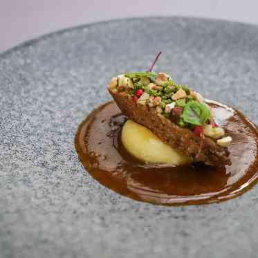 シャラン産鴨胸肉のティエド タルトタタン仕立て