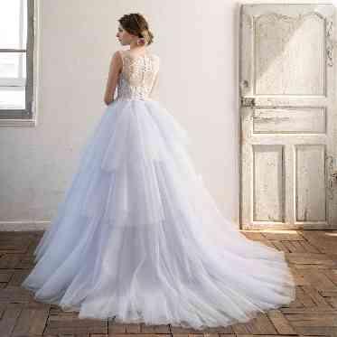 ホテルモントレ銀座 上質な生地を贅沢に使った1着