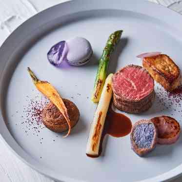 GRADATIONS(グラデーションズ) 付け合わせのお野菜にもこだわった一皿