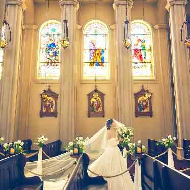 St. ヴァレンタイン福山/FIVESTAR WEDDING 前撮りは自由♪バージンンロードのウォーキングも注目のシーン。