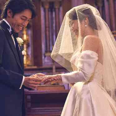 St. ヴァレンタイン福山/FIVESTAR WEDDING マリッジリング交換はおふたりが向かい合う微笑ましい瞬間です。