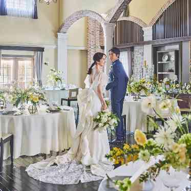 St. ヴァレンタイン福山/FIVESTAR WEDDING 白基調のイタリアの邸宅、プールガーデンが人気。