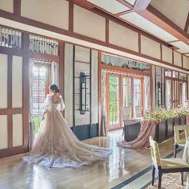 St. ヴァレンタイン福山/FIVESTAR WEDDING フランス邸宅をイメージした披露宴会場はおしゃれでアンティークな雰囲気