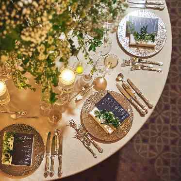 St. ヴァレンタイン福山/FIVESTAR WEDDING ペーパーアイテムはお食事シーンを彩るアイテムの1つ。統一感ある装花コーデもご提案