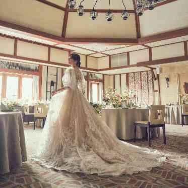 St. ヴァレンタイン福山/FIVESTAR WEDDING スペースが広い会場ならでは。ドレスラインもしっかりとお披露目