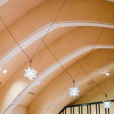 St. ヴァレンタイン福山/FIVESTAR WEDDING 星型の照明が温かく会場を照らす