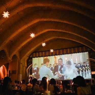St. ヴァレンタイン福山/FIVESTAR WEDDING 感動のエンディングシーンには映画館サイズの巨大スクリーンでダイジェストムービーを