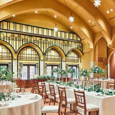 会場生花で雰囲気をチェンジ、ドレスとのコーディネートもチェックして