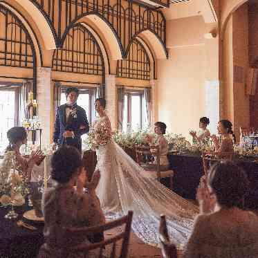 St. ヴァレンタイン福山/FIVESTAR WEDDING ゆったり広い会場ならでは、入場はテーブルラウンドしながら祝福の拍手に包まれて