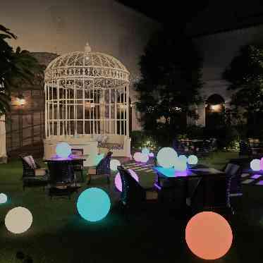 夜のガーデンを素敵に彩ってくれるLEDボール☆フォトにもおススメ!