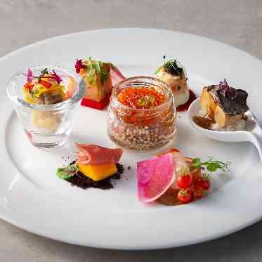 St. ヴァレンタイン福山/FIVESTAR WEDDING お料理のスタートを飾るスペシャルオードブル。
