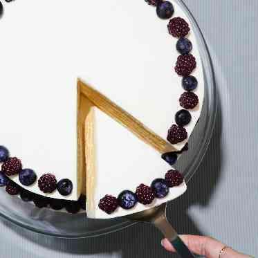 専属パティスリーが作りオリジナルケーキ。