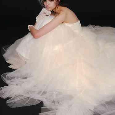 St. ヴァレンタイン福山/FIVESTAR WEDDING トレンド新作ドレス。