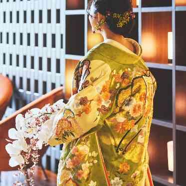 St. ヴァレンタイン福山/FIVESTAR WEDDING 色打掛は華やかでパーティを盛り上げてくれる。