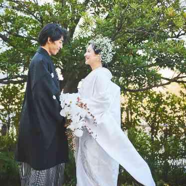 和装のヘッドアクセサリーもオリジナルに。