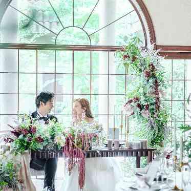 プリムローズ/FIVESTAR WEDDING プライベートガーデンからの自然光差し込む明るい会場