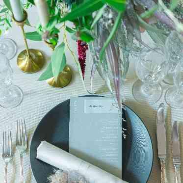 プリムローズ/FIVESTAR WEDDING 華やかなテーブルコーディネート