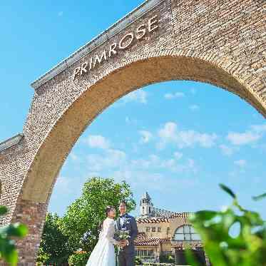 プリムローズ/FIVESTAR WEDDING レンガ調のアーチがゲスト様をお迎え