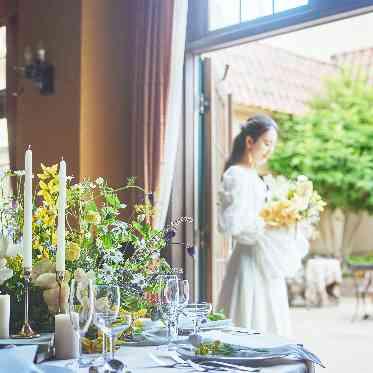 プリムローズ/FIVESTAR WEDDING ガーデンからの陽の光が会場内を照らす
