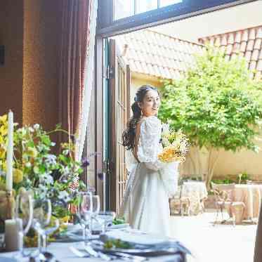 プリムローズ/FIVESTAR WEDDING ガーデンからの温かな光が差し込む