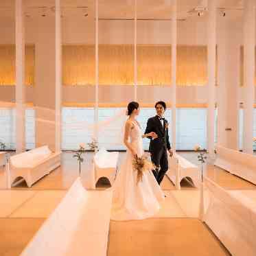 One O Five - Hilton Nagoya(ワン・オー・ファイブ ‐ ヒルトン名古屋) 席と席の間に十分なスペースが確保されており、車椅子でも参列可能