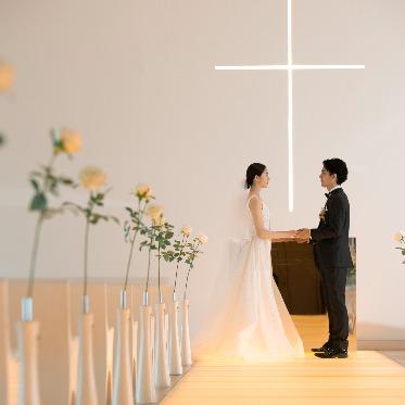 One O Five - Hilton Nagoya(ワン・オー・ファイブ ‐ ヒルトン名古屋) 大きな窓からは自然光がふりそそぎ、花嫁の美しさをより引き立てます