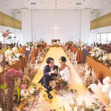 One O Five - Hilton Nagoya(ワン・オー・ファイブ ‐ ヒルトン名古屋) ホテル最上階の特別な空間で、お花にあふれた海外風ウェディングが叶います!