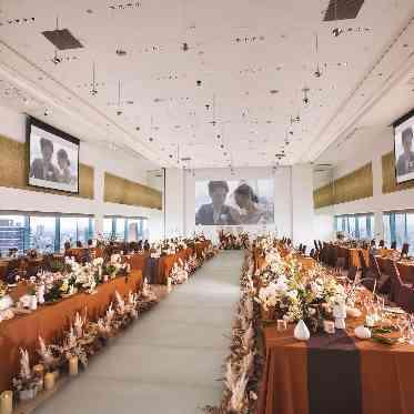 One O Five - Hilton Nagoya(ワン・オー・ファイブ ‐ ヒルトン名古屋) 会場には3か所のスクリーンがあり、映像も綺麗にご覧頂けます。