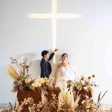 One O Five - Hilton Nagoya(ワン・オー・ファイブ ‐ ヒルトン名古屋) 白を基調とした会場はお二人好みにアレンジ自在。