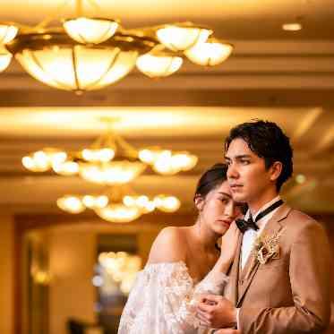 One O Five - Hilton Nagoya(ワン・オー・ファイブ ‐ ヒルトン名古屋) 重厚感を感じるホテル内ロビーはお写真映えも叶えてくれます